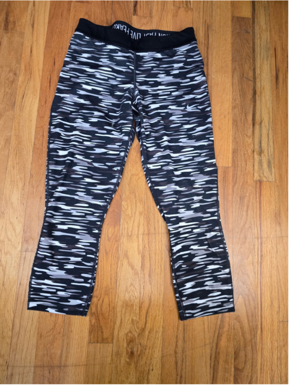 Women's Nike Dri-FIT Camo Leggings Size M Black White